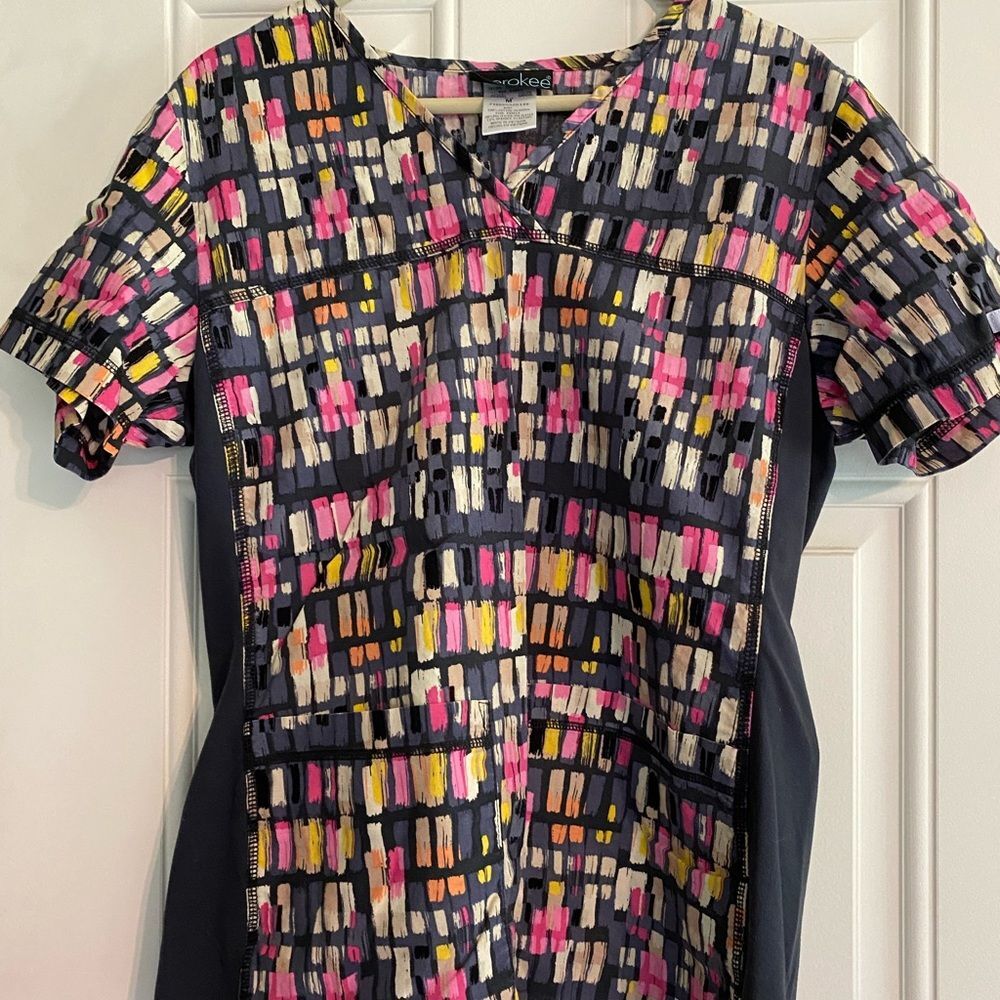 Cherokee Scrub Top Size M